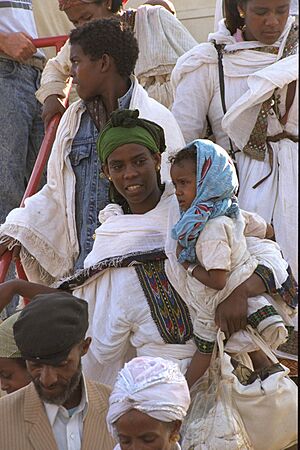 Flickr - Government Press Office (GPO) - Ethiopian immigrants coming off a Boeing jet