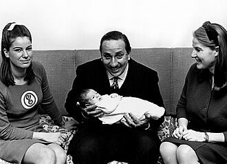 Gorni Kramer with daughters 1967