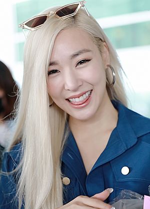 Tiffany Young at Incheon Airport on July 29, 2019 (2).jpg