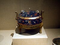 Tripod cauldron, earthenware with paint, Western Han Dynasty