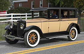 1925 Rickenbacker D6 Sedan, front left (Hershey 2019)