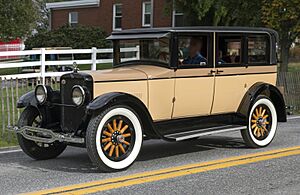 1925 Rickenbacker D6 Sedan, front left (Hershey 2019)