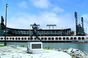 AT&T Park ウイリー・メイズ像 - panoramio