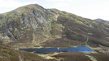 Ben Vrackie and Loch a' Choire - geograph.org.uk - 1324940.jpg