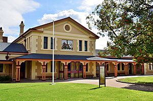 Broken Hill Court House, 2017 (01)