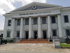 Centro de Arte Angel “Lito” Peña Plaza en Humacao, Puerto Rico