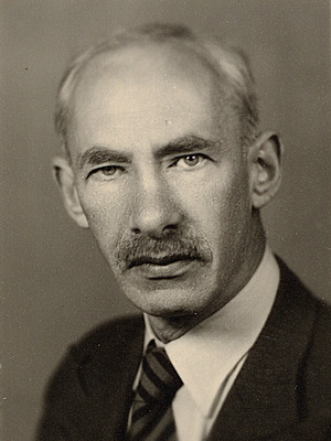 ETH-BIB-Bernays, Paul (1888-1977)-Portrait-Portr 00025 (cropped).tif
