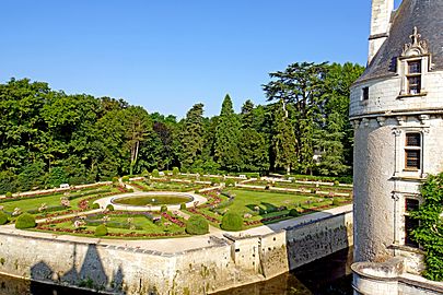 France-001604 - Garden of Catherine de Médicis (15291359938)