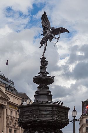 Fuente Eros, Piccadilly Circus, Londres, Inglaterra, 2014-08-11, DD 159.JPG