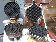 HK Sheung Wan On Tai Street snack food product shop tool 雞蛋仔 eggette bubble waffle Kitchen tools Utensils Jan-2013