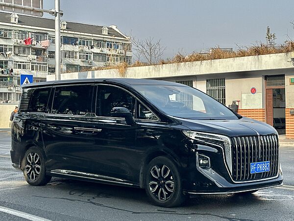 Hongqi HQ9 008