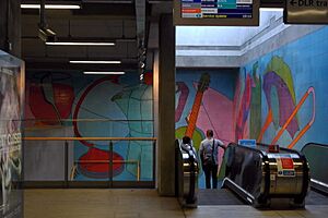 London, Woolwich Arsenal Station, mural MCM