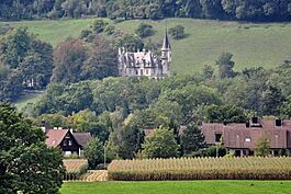 Neftenbach - Schloss Wart mit Nebengebäuden und Park, Wartgutstrasse 80 in Neftenbach - Neftenbach Winterthurerstrasse 2011-09-11 14-34-02.jpg