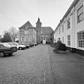 Overzicht voorgevel met traptoren, raadhuis, voormalig klooster - Sint-Oedenrode - 20347778 - RCE