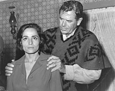 Pilar Pellicer and Glenn Ford publicity photo (cropped)
