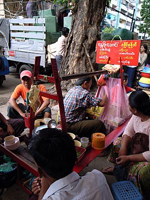 Rakhine mont ti street vendor