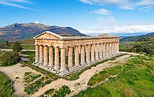 Segesta AncientGreekTemple 0932.jpg