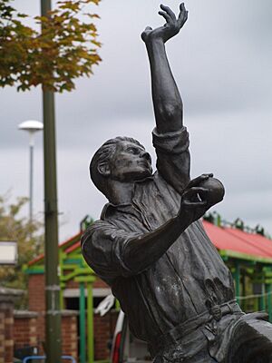 Statue of Harold Larwood - geograph.org.uk - 2691332