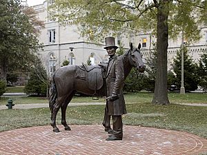 Statue of Lincoln and Old Bob