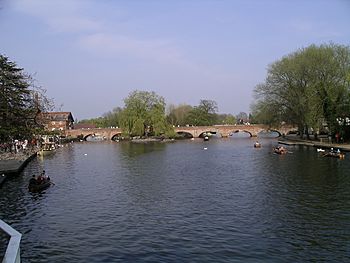 Stratford-on-avon river 15a07.JPG