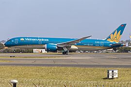 Vietnam Airlines (VN-A863) Boeing 787-9 Dreamliner at Sydney Airport (2)