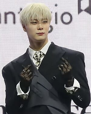 230104 MOONBIN & SANHA (문빈&산하) (cropped).jpg