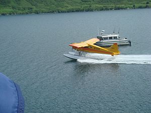 Floatplane and boat on Raspberry Straight