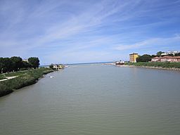 Foce del fiume Marecchia (maggio 2011).jpg