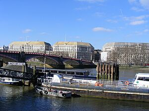 Lambeth Bridge London - geograph.org.uk - 1743455