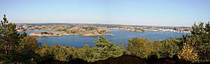 Panorama Köttö and Fjällbacka from Valön 2.jpg