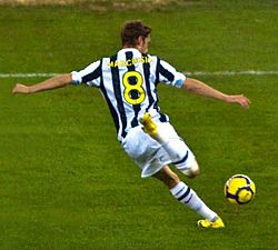 Serie A 2009-12-12 AS Bari x Juventus - Claudio Marchisio (cropped)