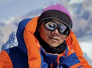 Sona Sherpa on expedition to K2 in winter (cropped)