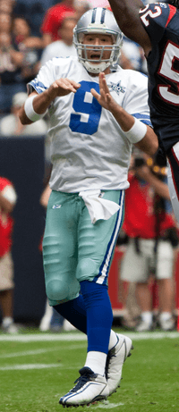 Tony Romo (cropped).png