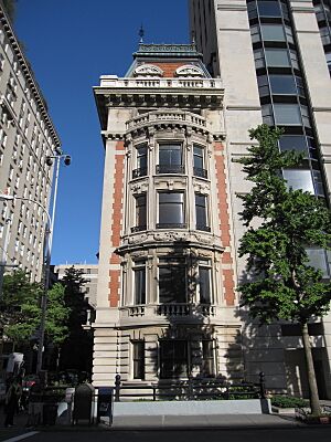 1009 Fifth Avenue 002