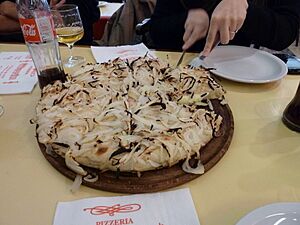 Fugazzeta en pizzeria Guerrin, Buenos Aires