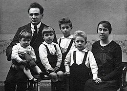 Giannino Castiglioni e i figli Achille, Livio e Pier Giacomo Castiglioni a Lierna Lago di Como