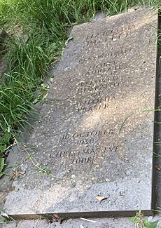 Grave of Harold Pinter in Kensal Green Cemetery