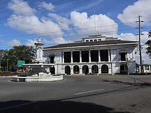 Iloilo Provincial Capitol Casa Real, Arroyo Fountain (Bonifacio Drive, Iloilo City; 10-22-2022)