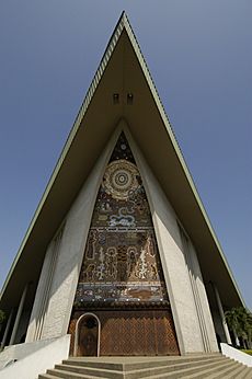 Port Moresby parliament building front, by Steve Shattuck