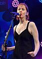 Suzanne Vega 13. Inselleuchten 03 (cropped)