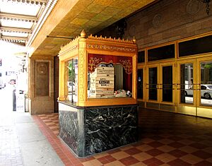 Tennessee-theatre-entrance-knoxville-tn1