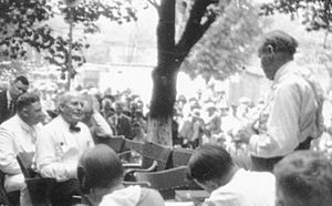 Tennessee v. John T. Scopes Trial- Outdoor proceedings on July 20, 1925, showing William Jennings Bryan and Clarence Darrow. (2 of 4 photos) (2898243103) crop