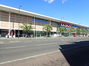 Tesco Extra store, Slough (geograph 8023382)