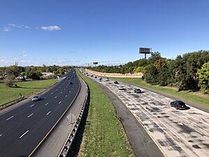 2022-10-08 10 13 36 View south along Interstate 95 (Delaware Expressway) from the overpass for Stewart Avenue in Ridley Township, Delaware County, Pennsylvania during a paving project