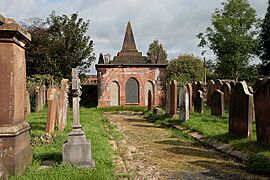 Annan Old Parish Churchyard - geograph.org.uk - 1496112
