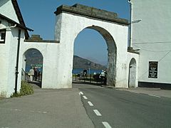 Archway from Inveraray town - geograph.org.uk - 382209