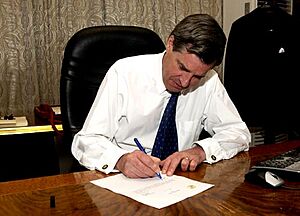 Bremer signs Iraqi Sovereignty Transfer document, 2004 June 28