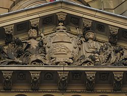Coat of arms of Sydney at Town Hall.jpg