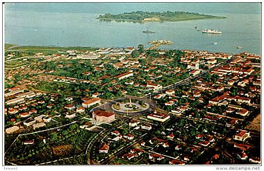 DC - Foto Serra No 142 - Vista aérea parcial e Ilhéu do Rei - Bissau