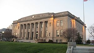 Daviess County courthouse in Washington, Indiana